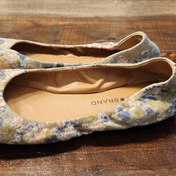 Lucky Brand Flats - Picture 3 of 5